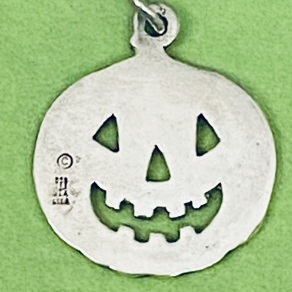 James Avery Retired Large Silver Jack O Lantern Pumpkin Charm - Picture 2 of 4